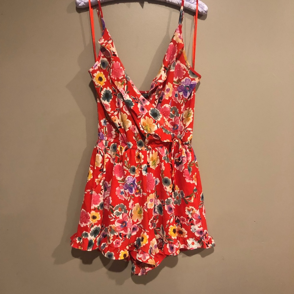 SALE 🎀 Floral romper size M